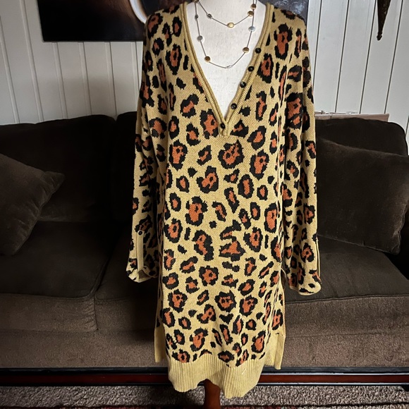 Lucky & Blessed • Women • Safari Design • Large • Brown/ Black •Tunic Sweater - Picture 4 of 16